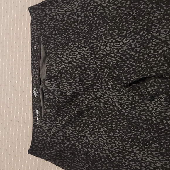 Leopard Print Skinnies - Picture 9 of 9